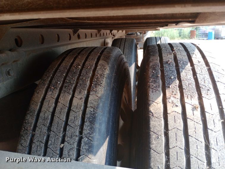 image for item NY9352 2009 Utility 3000R refrigerated van trailer