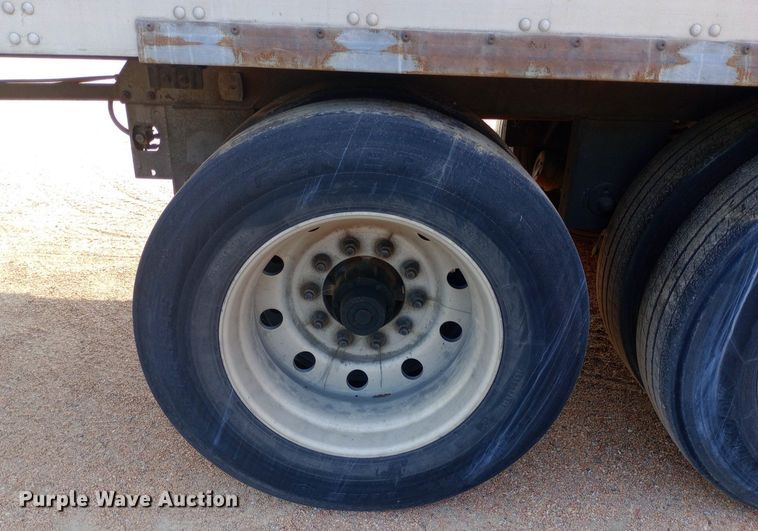 image for item NY9352 2009 Utility 3000R refrigerated van trailer