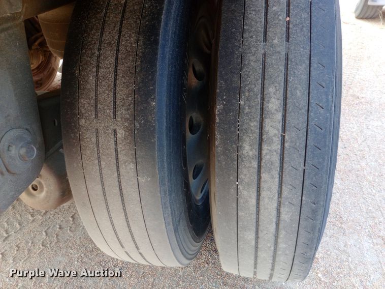 image for item NY9352 2009 Utility 3000R refrigerated van trailer