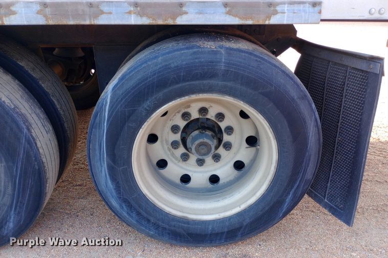 image for item NY9352 2009 Utility 3000R refrigerated van trailer