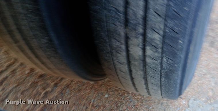 image for item NY9352 2009 Utility 3000R refrigerated van trailer