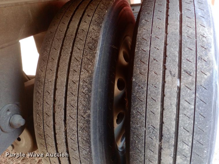 image for item NY9352 2009 Utility 3000R refrigerated van trailer