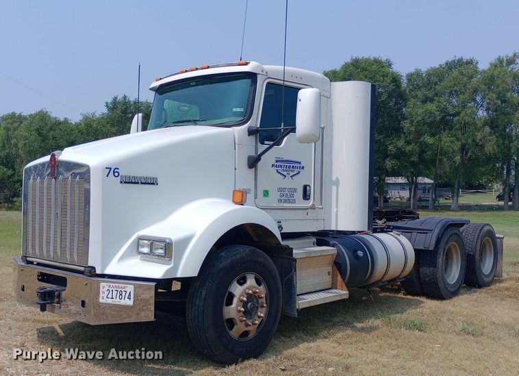 image for item NY9374 2012 Kenworth  T800 semi truck