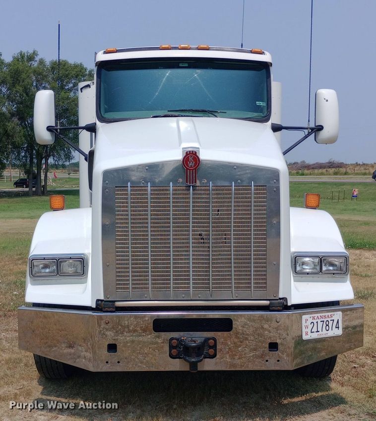 image for item NY9374 2012 Kenworth  T800 semi truck