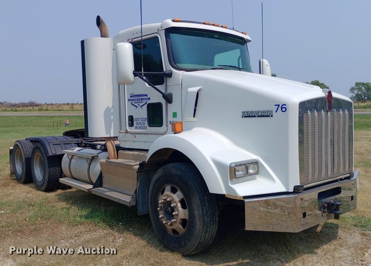 image for item NY9374 2012 Kenworth  T800 semi truck