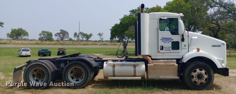image for item NY9374 2012 Kenworth  T800 semi truck