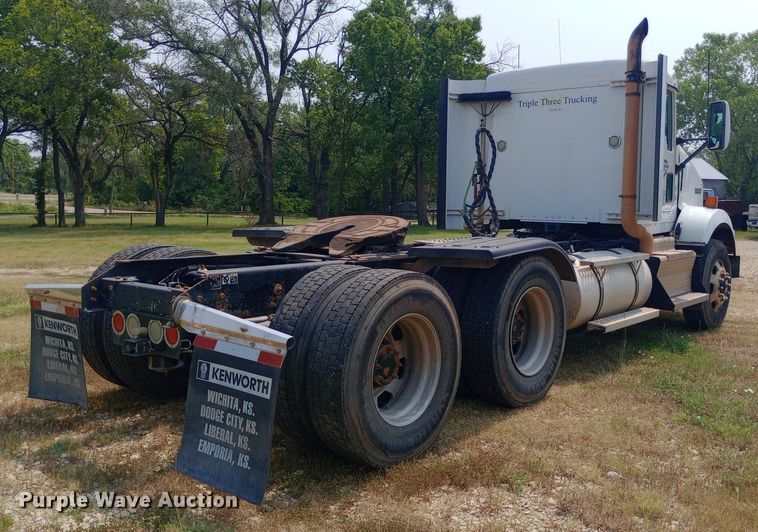 image for item NY9374 2012 Kenworth  T800 semi truck