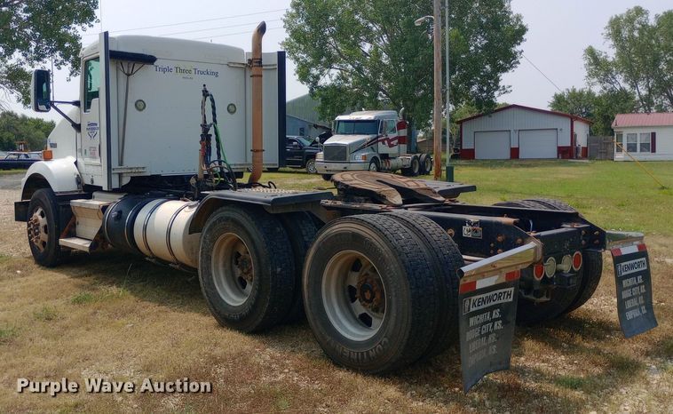 image for item NY9374 2012 Kenworth  T800 semi truck