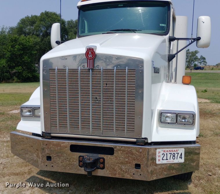 image for item NY9374 2012 Kenworth  T800 semi truck