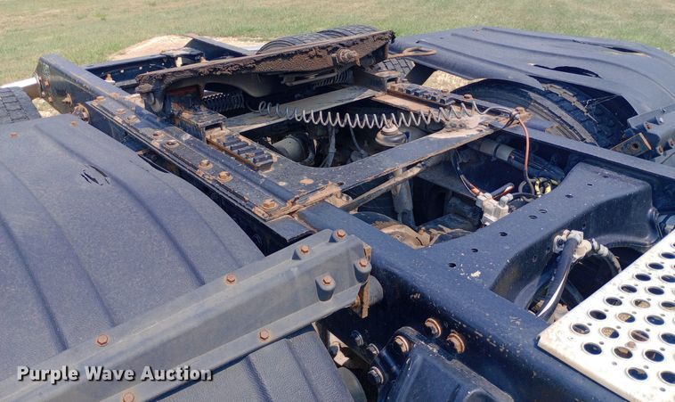 image for item NY9374 2012 Kenworth  T800 semi truck