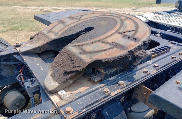 image for item NY9374 2012 Kenworth  T800 semi truck