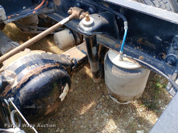 image for item NY9374 2012 Kenworth  T800 semi truck