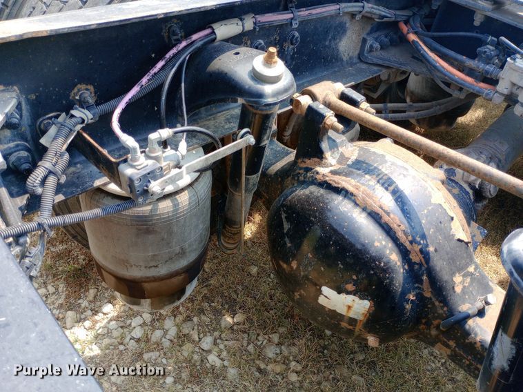 image for item NY9374 2012 Kenworth  T800 semi truck