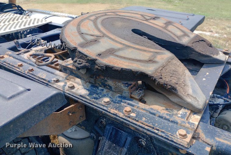 image for item NY9374 2012 Kenworth  T800 semi truck