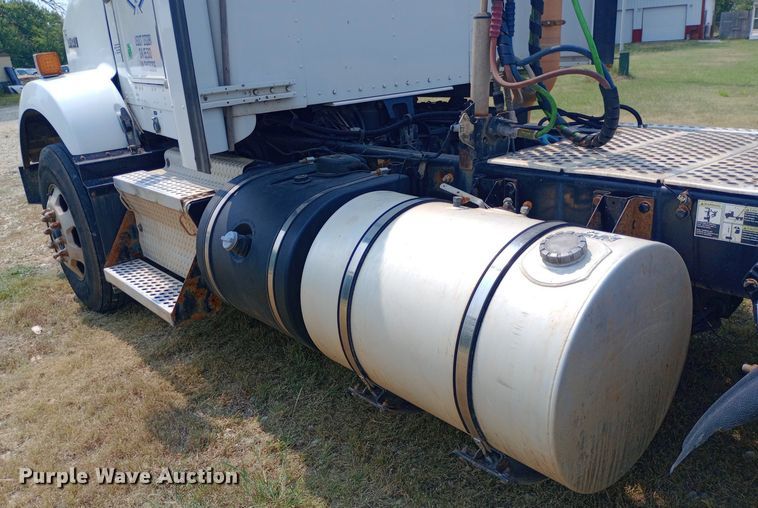 image for item NY9374 2012 Kenworth  T800 semi truck