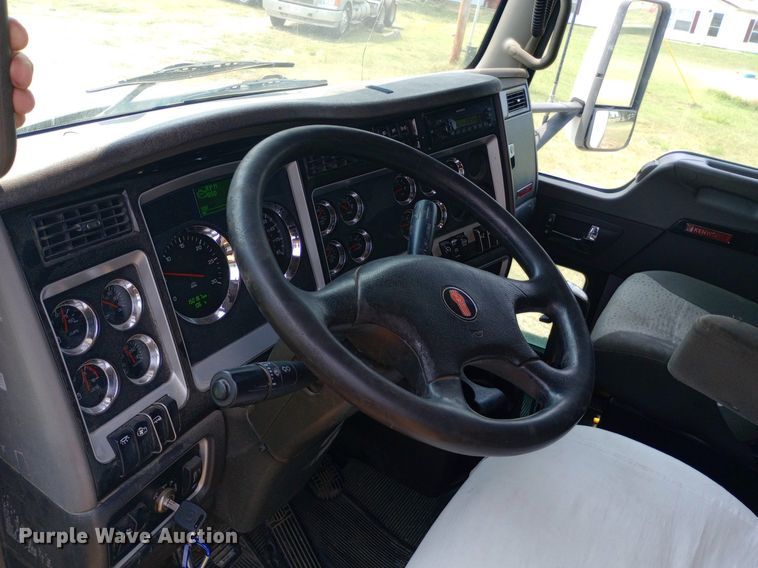 image for item NY9374 2012 Kenworth  T800 semi truck