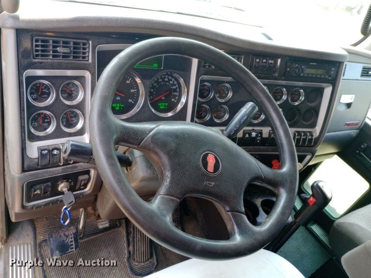 image for item NY9374 2012 Kenworth  T800 semi truck
