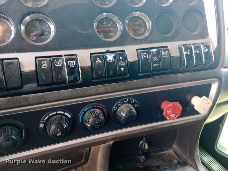 image for item NY9374 2012 Kenworth  T800 semi truck