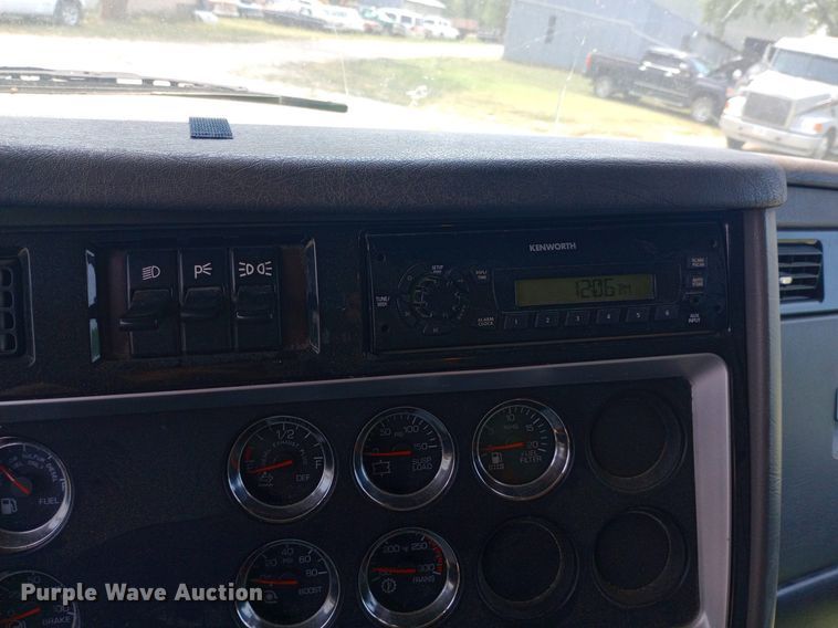 image for item NY9374 2012 Kenworth  T800 semi truck