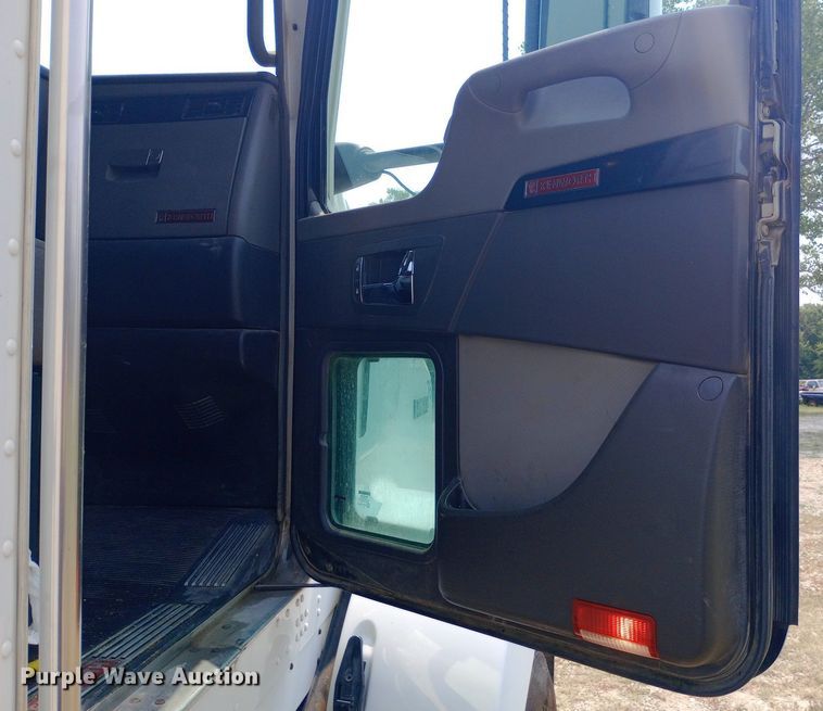 image for item NY9374 2012 Kenworth  T800 semi truck