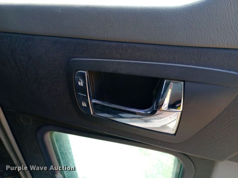 image for item NY9374 2012 Kenworth  T800 semi truck