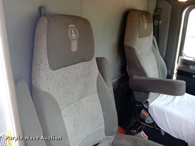 image for item NY9374 2012 Kenworth  T800 semi truck