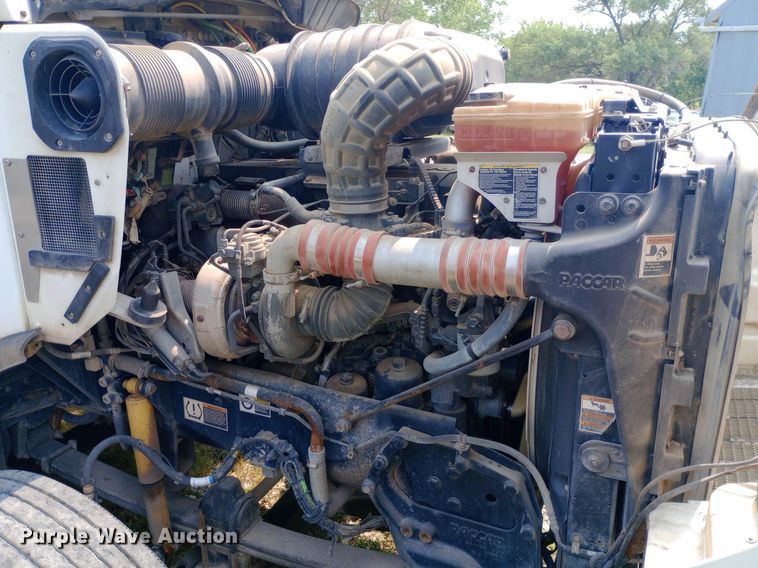 image for item NY9374 2012 Kenworth  T800 semi truck