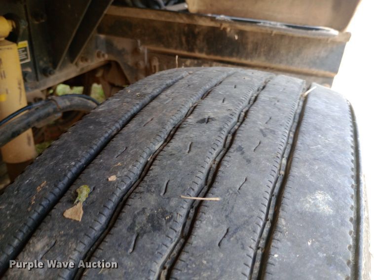 image for item NY9374 2012 Kenworth  T800 semi truck