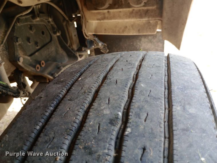 image for item NY9374 2012 Kenworth  T800 semi truck