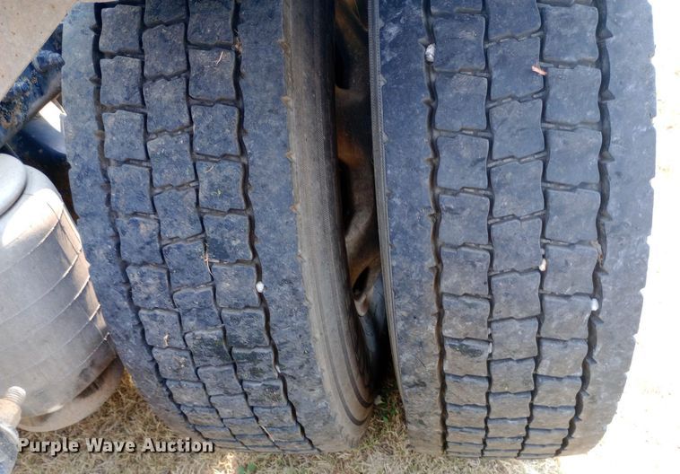 image for item NY9374 2012 Kenworth  T800 semi truck