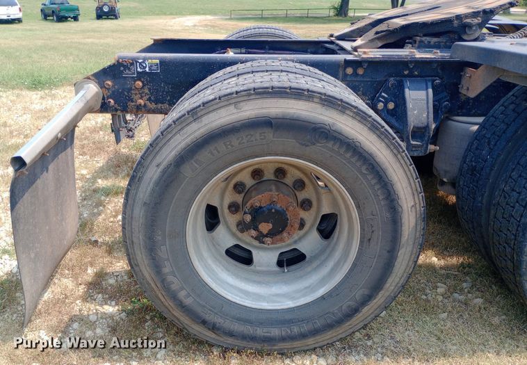 image for item NY9374 2012 Kenworth  T800 semi truck