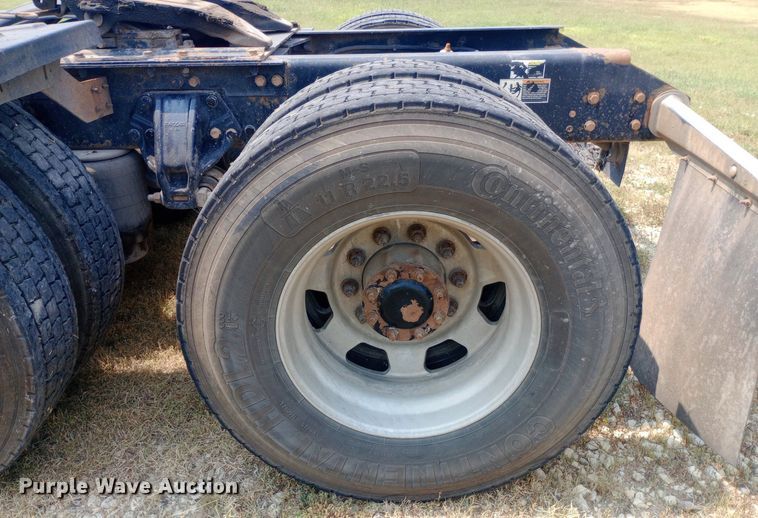 image for item NY9374 2012 Kenworth  T800 semi truck