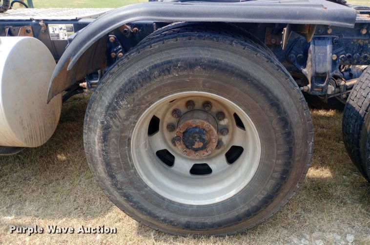 image for item NY9374 2012 Kenworth  T800 semi truck