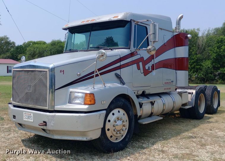 image for item NY9375 1991 Volvo White GMC semi truck