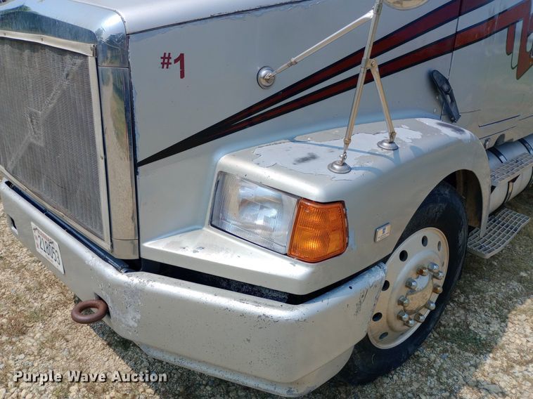 image for item NY9375 1991 Volvo White GMC semi truck