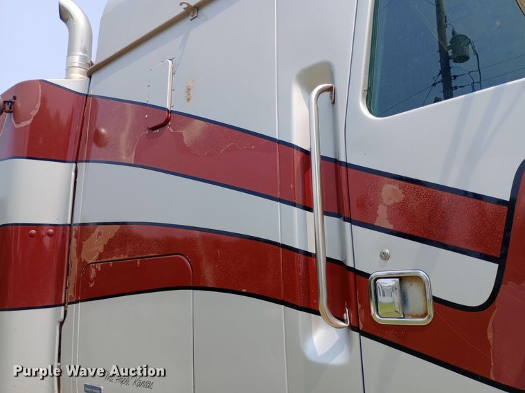 image for item NY9375 1991 Volvo White GMC semi truck