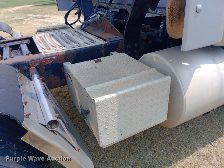 image for item NY9375 1991 Volvo White GMC semi truck