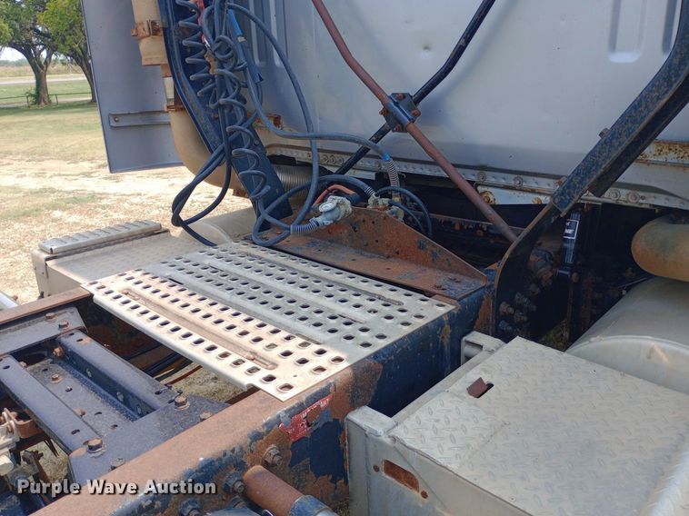 image for item NY9375 1991 Volvo White GMC semi truck