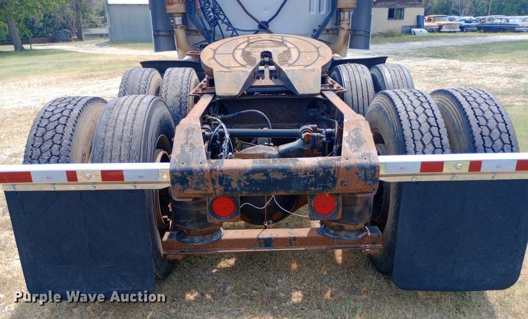 image for item NY9375 1991 Volvo White GMC semi truck