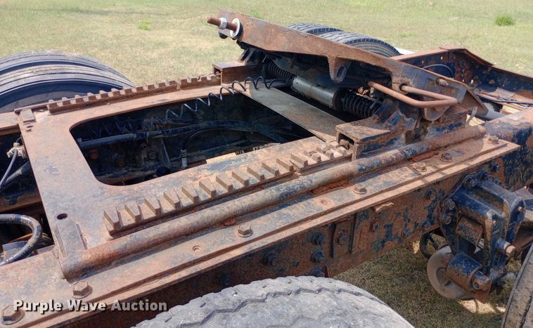 image for item NY9375 1991 Volvo White GMC semi truck