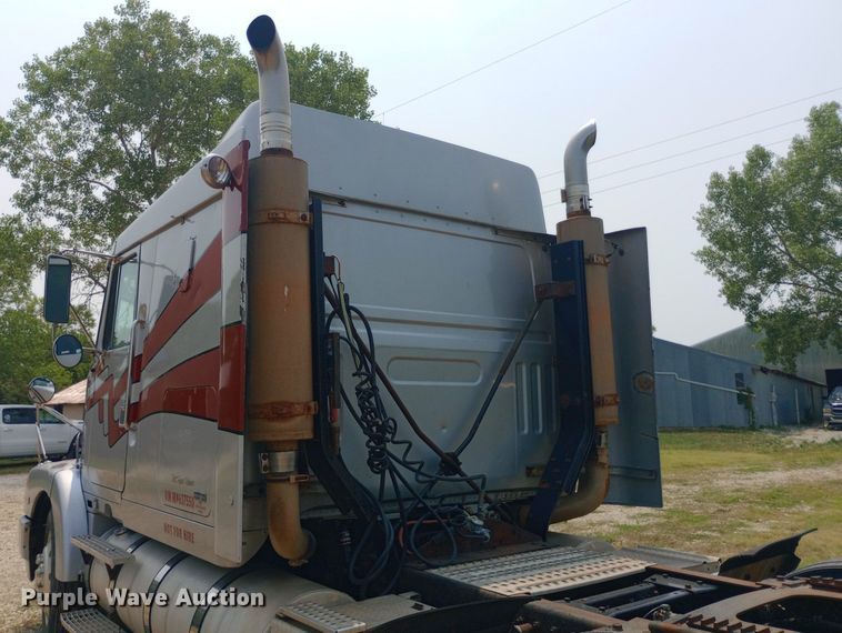 image for item NY9375 1991 Volvo White GMC semi truck