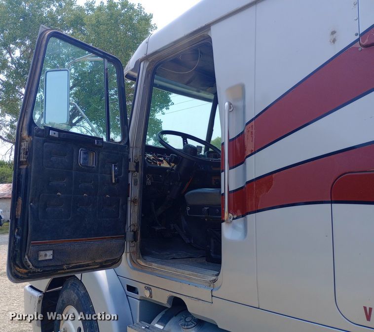 image for item NY9375 1991 Volvo White GMC semi truck