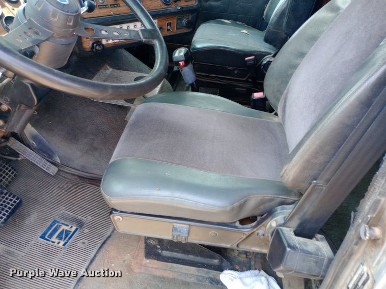 image for item NY9375 1991 Volvo White GMC semi truck