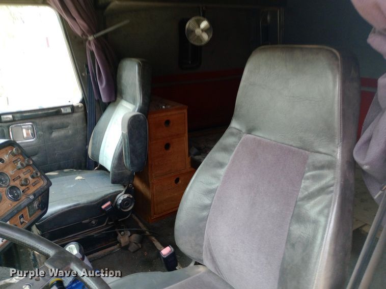 image for item NY9375 1991 Volvo White GMC semi truck