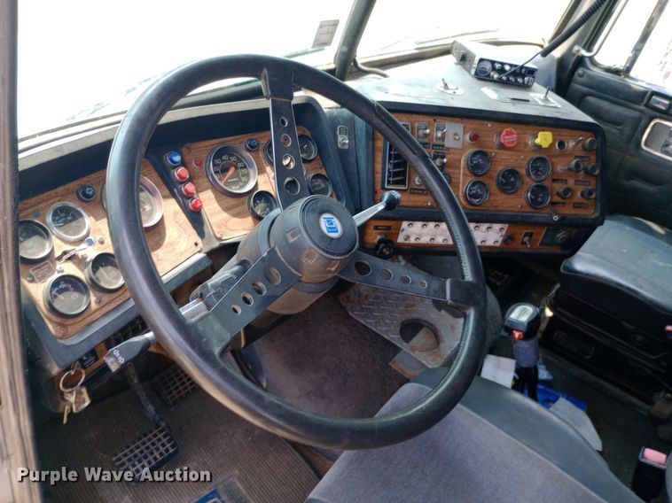 image for item NY9375 1991 Volvo White GMC semi truck