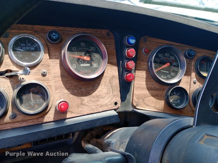 image for item NY9375 1991 Volvo White GMC semi truck