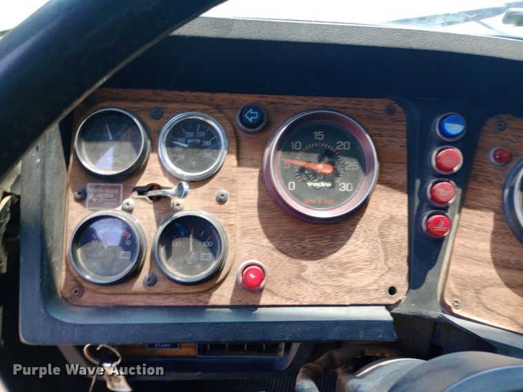 image for item NY9375 1991 Volvo White GMC semi truck