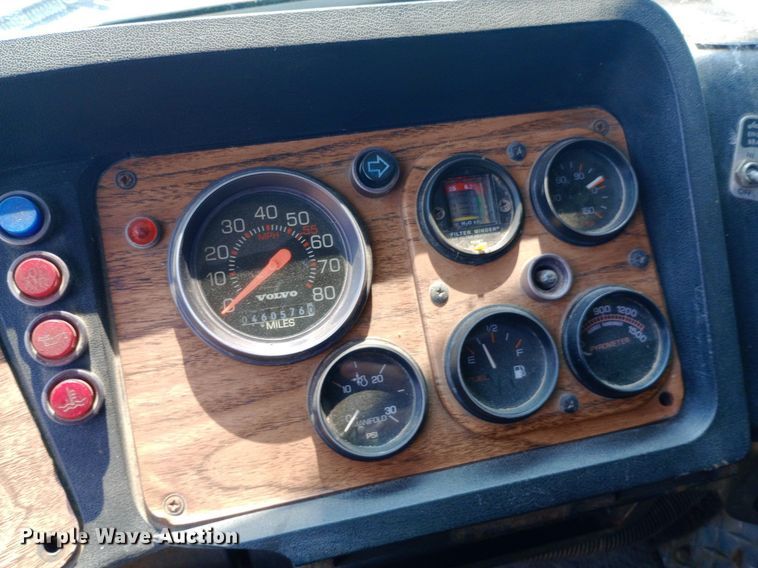 image for item NY9375 1991 Volvo White GMC semi truck