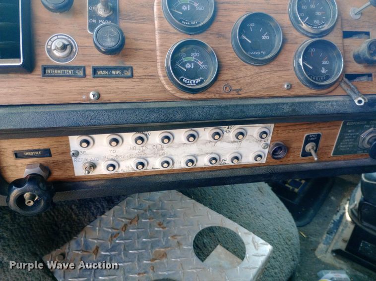 image for item NY9375 1991 Volvo White GMC semi truck