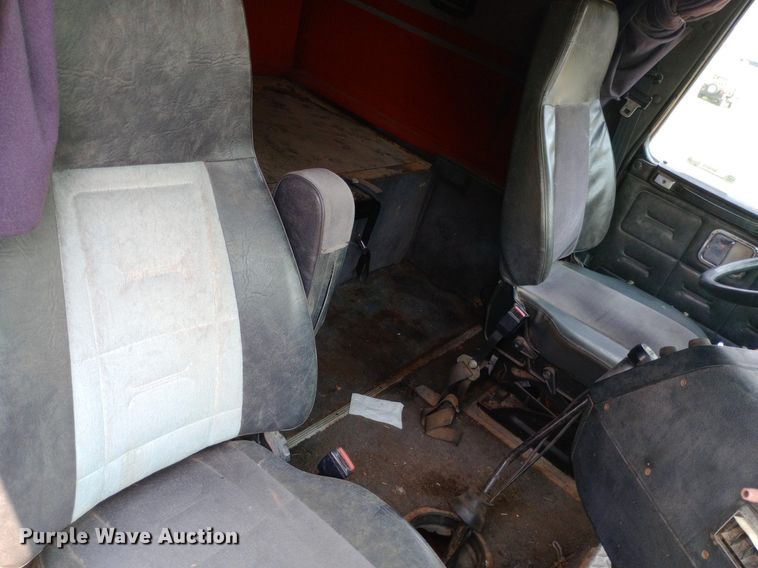 image for item NY9375 1991 Volvo White GMC semi truck